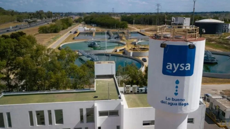 El Gobierno puso a la venta el 90% de las acciones de AySA