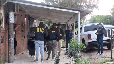 Detienen al influencer que se hacía pasar por policía en redes: allanaron su casa