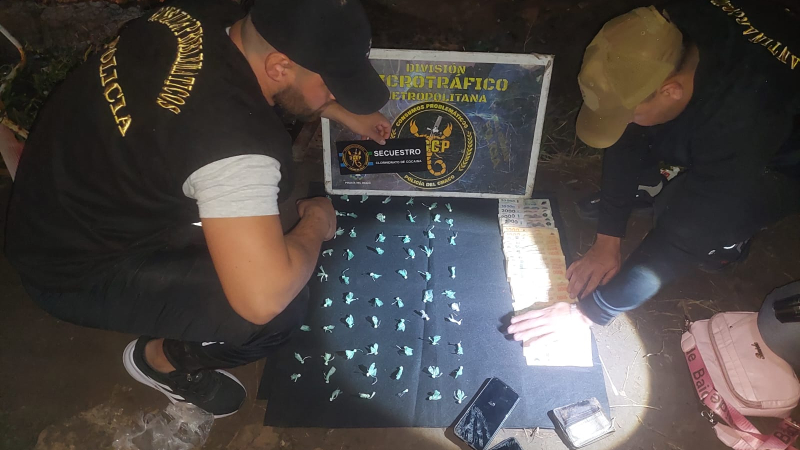 Resistencia: vendían droga sentados en la vereda