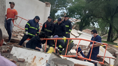 Derrumbe en una obra de Resistencia: tres obreros heridos y un amplio operativo de rescate