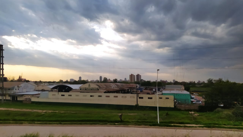 Viernes nublado y se espera un fin de semana con altas temperaturas