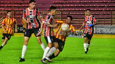 Atenas sorprendió a Sarmiento en el Centenario