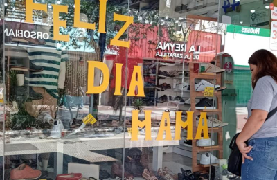 Moderado movimiento en el centro en la previa del Día de la Madre