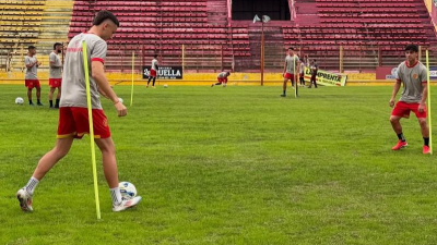 Sarmiento trabaja con pocos jugadores