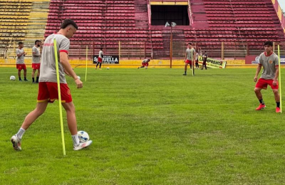 Sarmiento trabaja con pocos jugadores