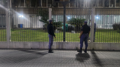 Intentó robar reflectores de Casa de Gobierno: terminó detenido