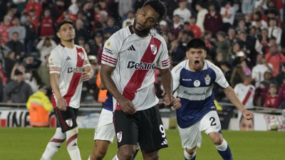 River volvió a defraudar y perdió con Gimnasia de La Plata en el Monumental