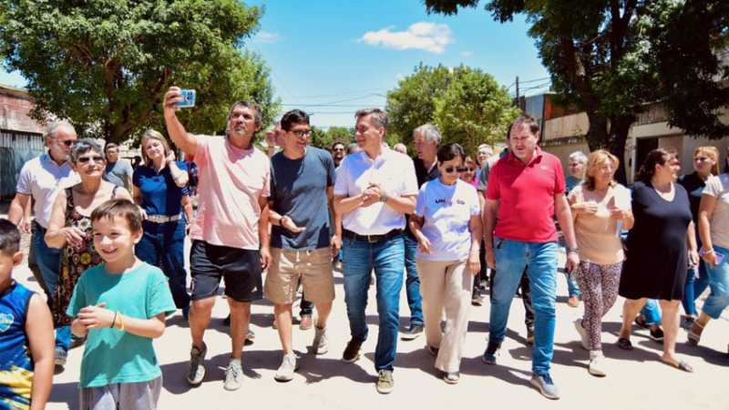 Zdero recorrió las obras de pavimento en Villa Elisa y de la avenida 9 de Julio