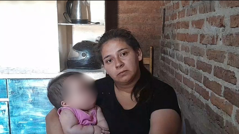 Una familia busca ayuda para costear el posoperatorio de su beba