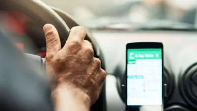 Pidió un Uber, amenazó al chofer con un revólver y le robó el celular: una mujer detenida