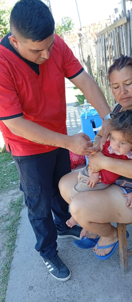 operativo vacunación barrio 28 de junio (11).jpeg