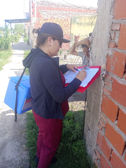 La vacunación casa por casa sumó al barrio Fray Salvador Gurrieri con más de 260 dosis aplicadas (11).jpeg