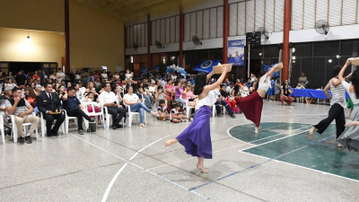 Gala de Fin de Año de Arte Popular en el Polideportivo La Paz