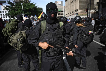 partidarios-armados-de-nicolas-maduro-se-reunen-PK2UUFRM3JD2JOZOXPX6WZYA2M.jfif