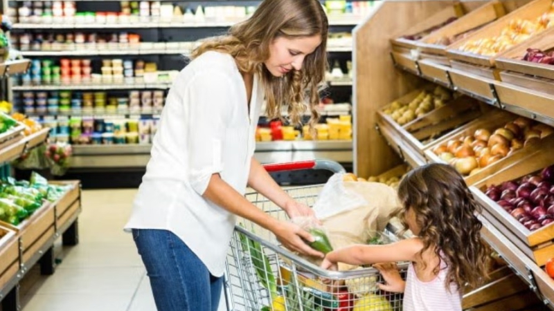 Se necesitan $605.352 para criar a un niño, cubriendo lo básico