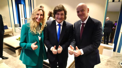 Milei se reunió en Davos con el titular de la FIFA y prepara otra denuncia contra Chiqui Tapia