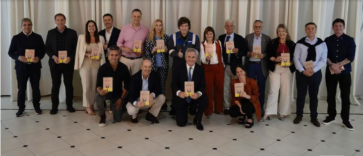 Gobierno funcionarios.JPG