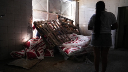 Bolsas de sal tapando un acceso. Foto Alan Monzón-Rosario3.jpg