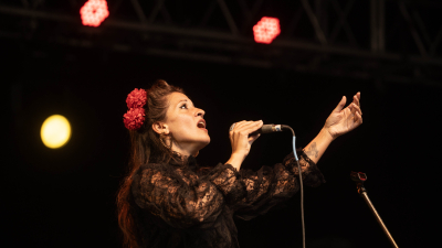 Roma Ramírez llega con sus canciones del disco Alma Florida