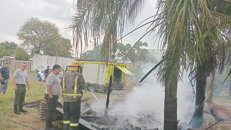 Un puesto de torta parrilla se prendió fuego y quedó reducido a cenizas