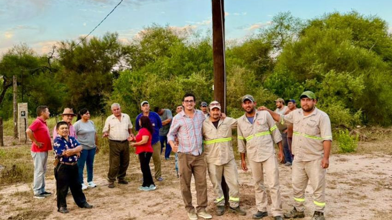 Llegó el tendido eléctrico a San Roque 
