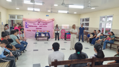 Charla para mujeres en la sede de la Fundación para la Asistencia Solidaria