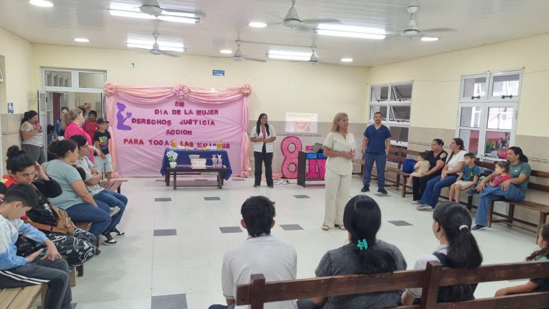 Charla para mujeres en la sede de la Fundación para la Asistencia Solidaria