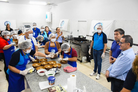 En la Escuela Especial N° 1 elaboraron roscas de Pascuas en jornada especial organizada por el PAIPPA (2).jpg