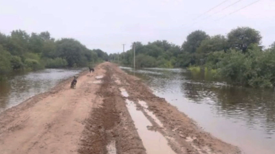 Crecida del Bermejito: hay familias evacuadas y se refuerzan trabajos para sostener caminos