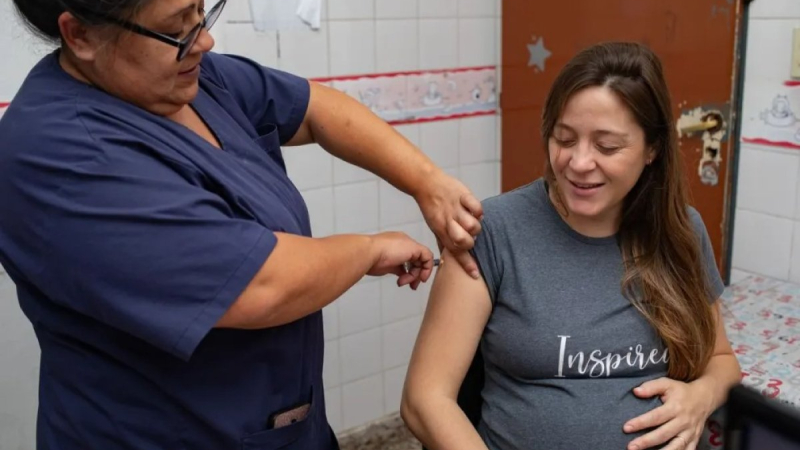 Recuerdan que la vacuna VSR en el embarazo brinda protección a los bebés