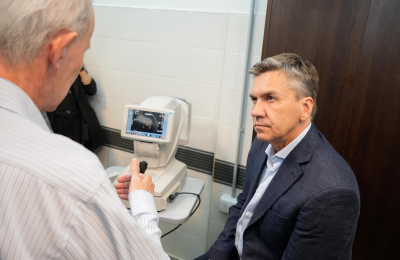 Zdero inauguró el nuevo consultorio oftalmológico en el hospital 4 de Junio