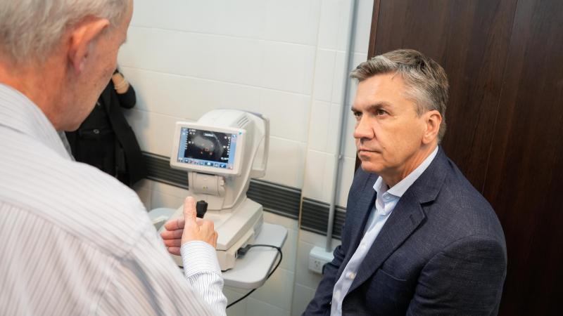 Zdero inauguró el nuevo consultorio oftalmológico en el hospital 4 de Junio