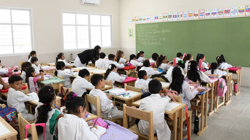 El Ejecutivo Provincial promulgó la ley que regula el uso de celulares en las escuelas formoseñas