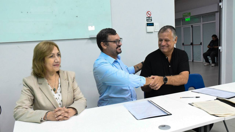 Firmaron un importante convenio para pasantías 