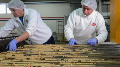 Una conocida marca de galletita deja de producir en San Juan y terceriza sus productos