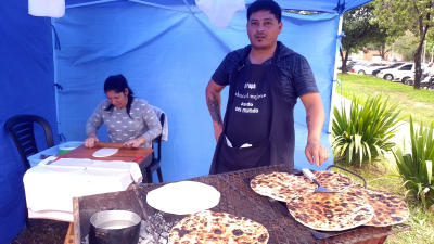 Crecen los puestos de tortas fritas y parrillas en las calles de Resistencia