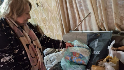 Nueva donación de ropa y útiles de Amigos Solidarios