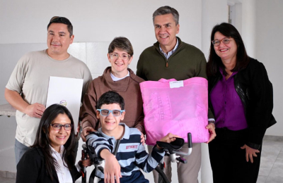 El gobernador Zdero entregó viviendas en la Chacra 214