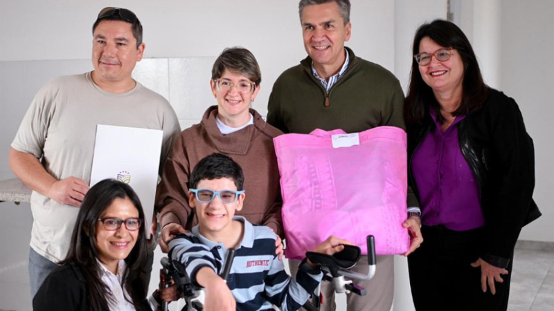El gobernador Zdero entregó viviendas en la Chacra 214