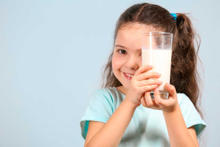NINA-LECHE-CRECIMIENTO