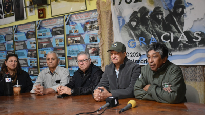 Villa Ángela: el Centro de Veteranos recibió material histórico sobre Malvinas
