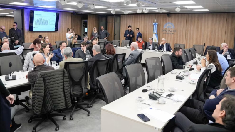 Representantes de la UIA y de CAME alertaron sobre la crisis del sector