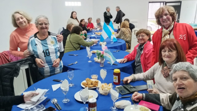 Jubilados Solidarios celebraron el Día de la Bandera, del Padre y de la Policía