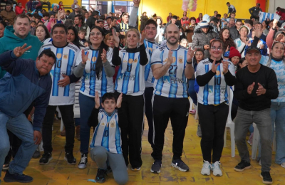 Mundial: pantalla gigante y sorteo gratis de televisores, pelotas, figuritas y camisetas