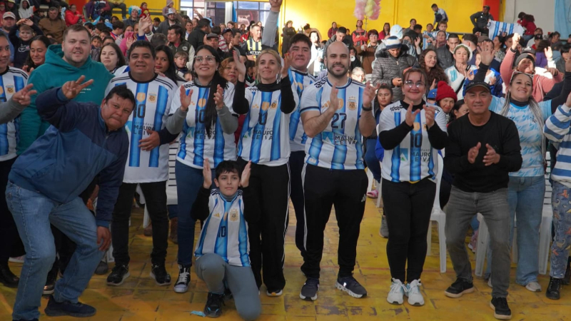Mundial: pantalla gigante y sorteo gratis de televisores, pelotas, figuritas y camisetas