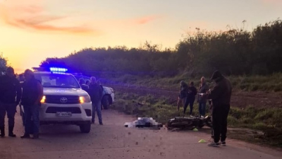 Un motociclista falleció tras chocar con un camión