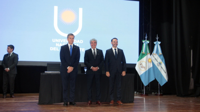 Larroza reasumió en la UNNE con el desafío de formar "líderes más humanos"