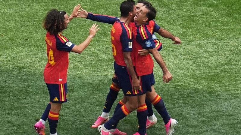 España goleó a Austria y avanzó a octavos de final 