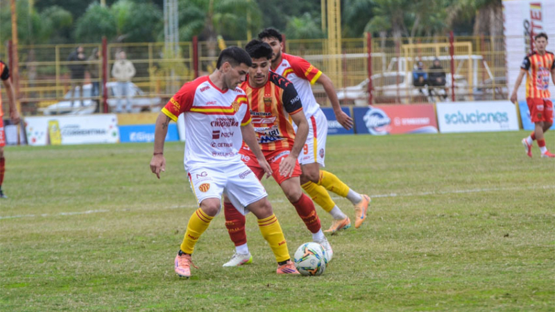 Sarmiento y otra dura derrota en Corrientes