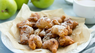 Postre fácil y con un aroma irresistible: buñuelos de manzana